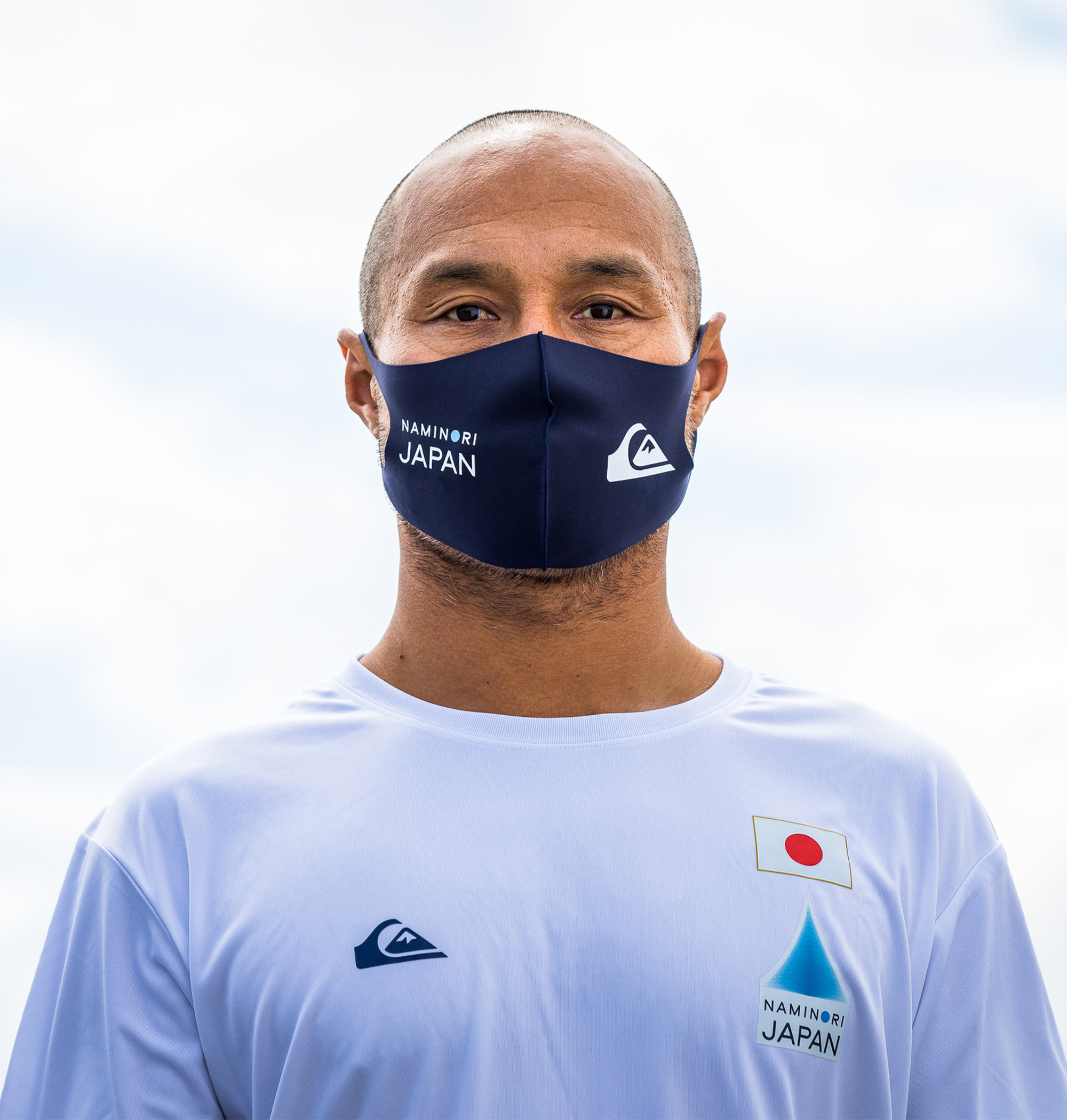  NAMINORI JAPAN TEAM MASK 洗えて繰り返し使えるQUIKSILVERのマスクに、波乗りジャパンモデルが登場！！伸縮・速乾性に優れた2WAYトリコット素材を使用、さらに防臭抗菌加工を施し快適な付け心地を実現しました