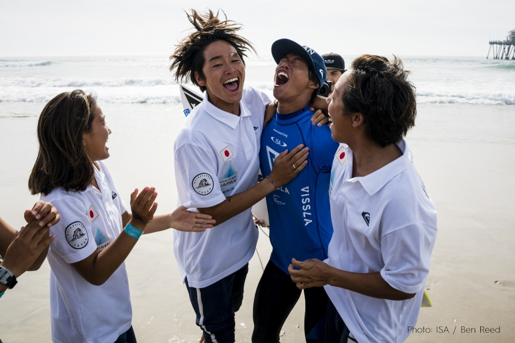 2018 ISA世界ジュニアサーフィン選手権で上山キアヌ久里朱が優勝、日本金メダル獲得！